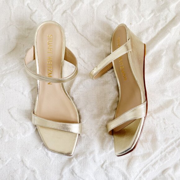 Stuart Weitzman Aleena Metallic Leather Wedge Sandals In Gold Size 9 - Picture 1 of 6